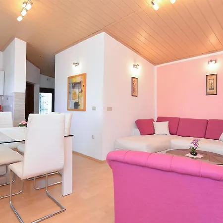 Apartment Fuer 6 Personen Ca 60 Qm In Peroj, Istrien Istrische Riviera Peroj